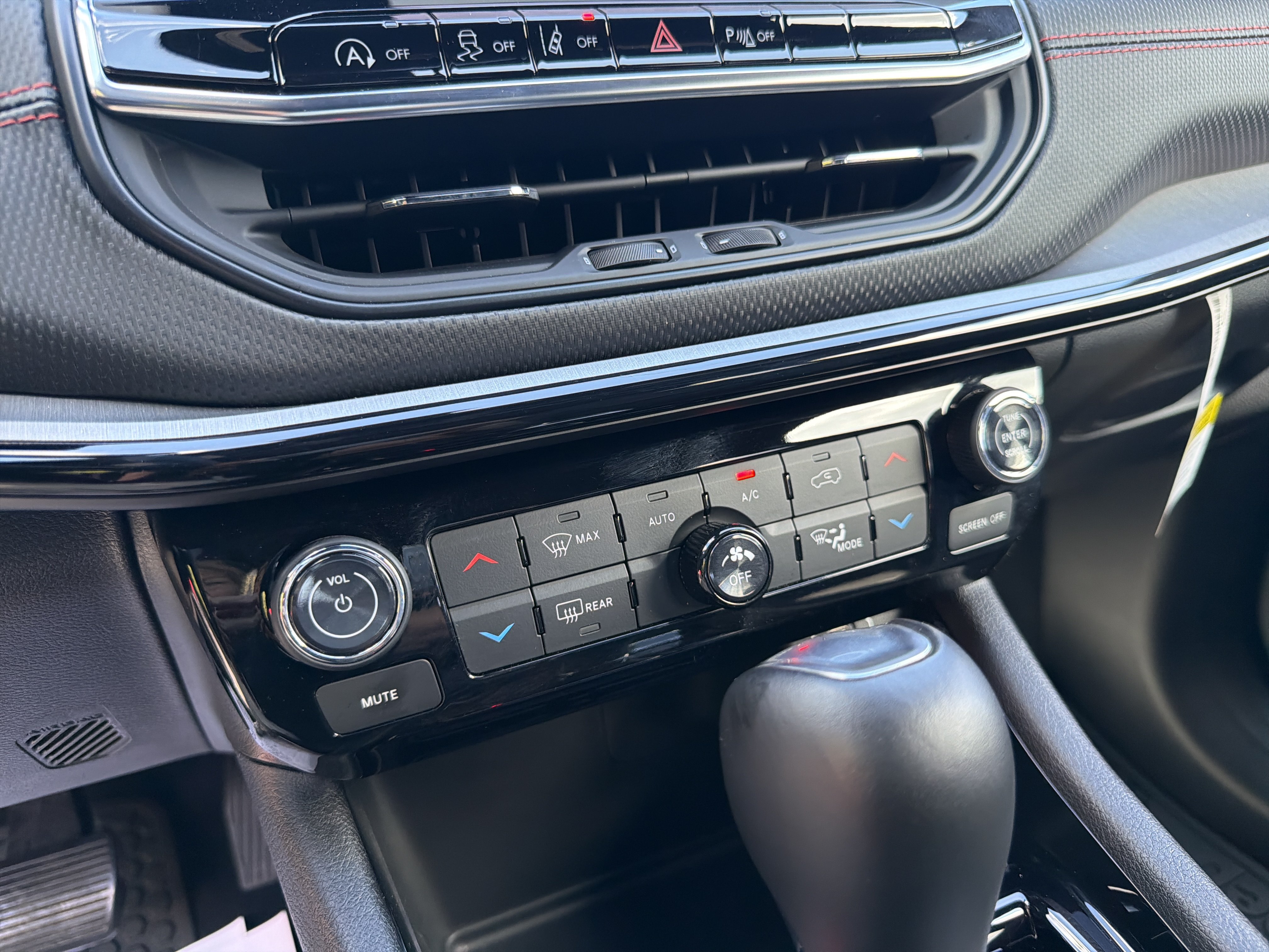 Certified 2025 Jeep Compass Trailhawk w/ Trailhawk Convenience Group AWD/4WD image 19