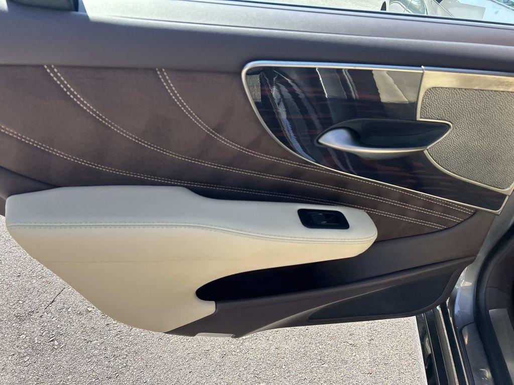 Used 2019 Lexus LS 500 AWD w/ Luxury Package image 22