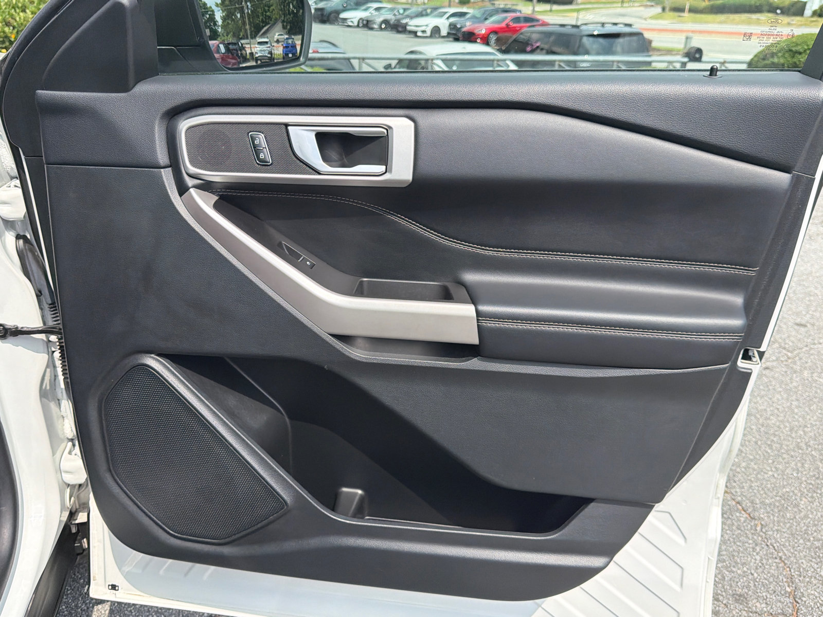 Used 2023 Ford Explorer XLT w/ Equipment Group 202A RWD image 15