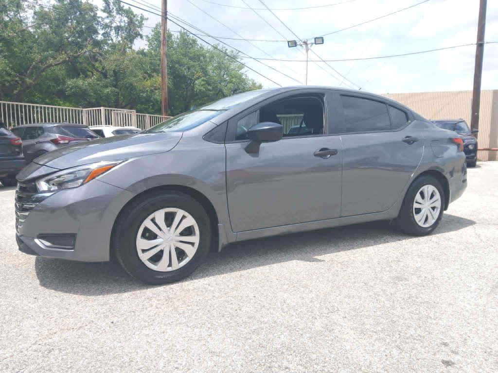 Used 2025 Nissan Versa S w/ Trunk Package FWD image 1