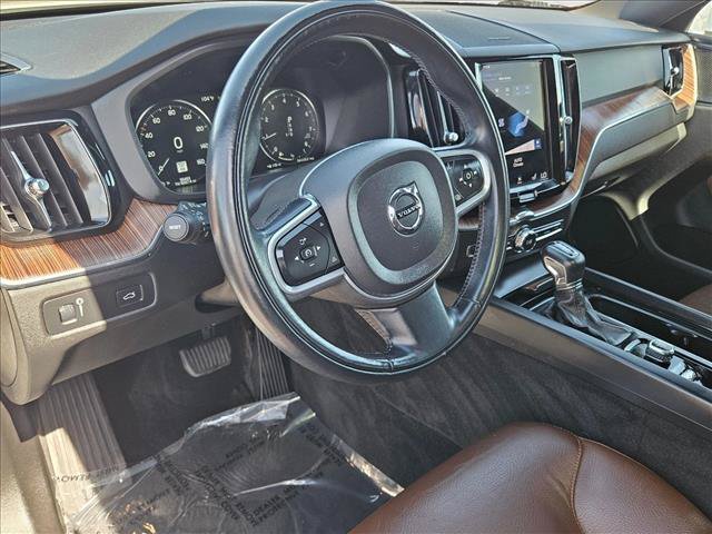 Used 2021 Volvo XC60 T5 Momentum FWD image 10