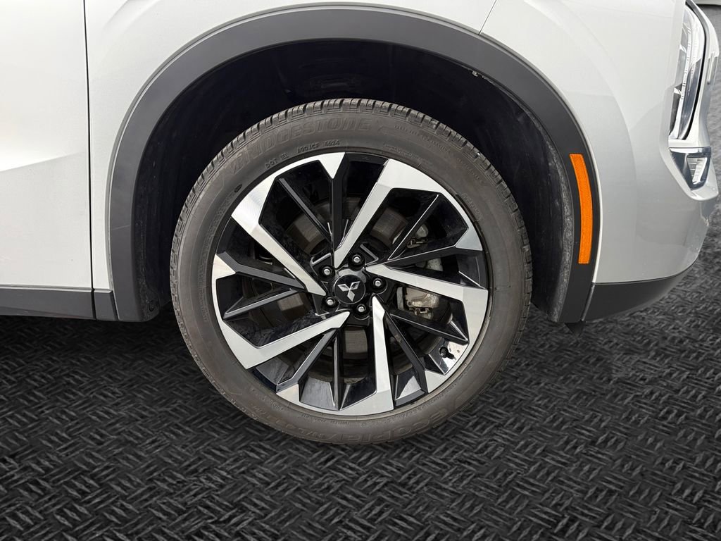 Used 2024 Mitsubishi Outlander SE image 11
