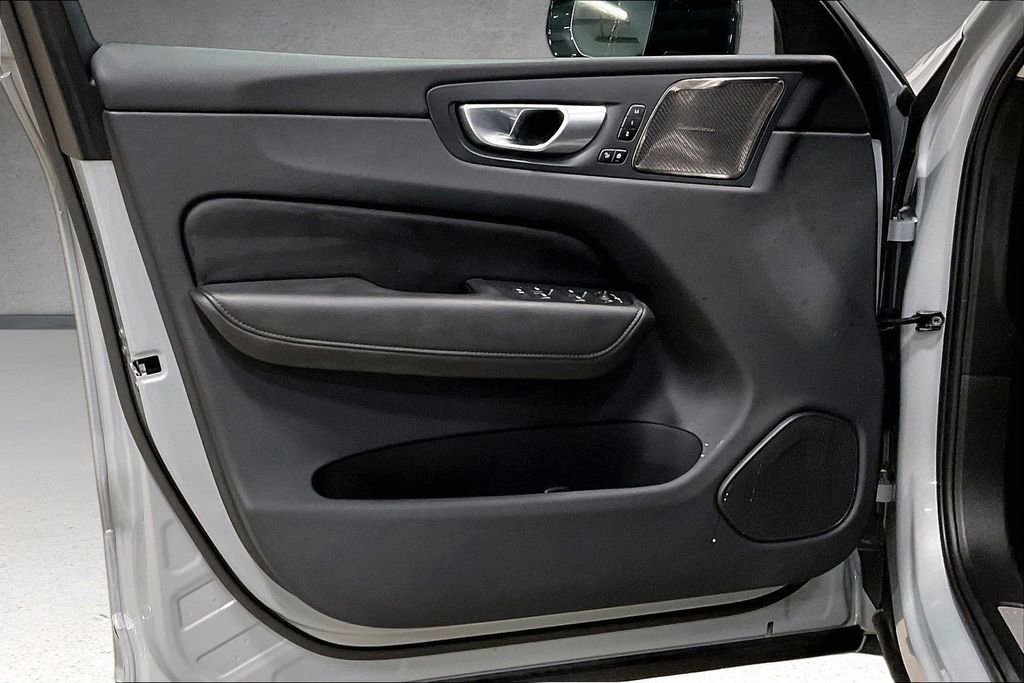 Certified 2024 Volvo XC60 B5 Plus w/ Climate Package AWD/4WD image 20