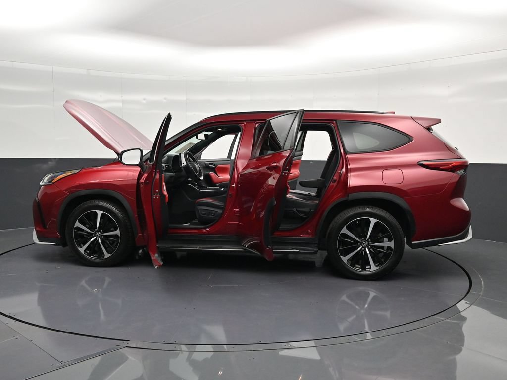 Used 2021 Toyota Highlander XSE FWD image 40