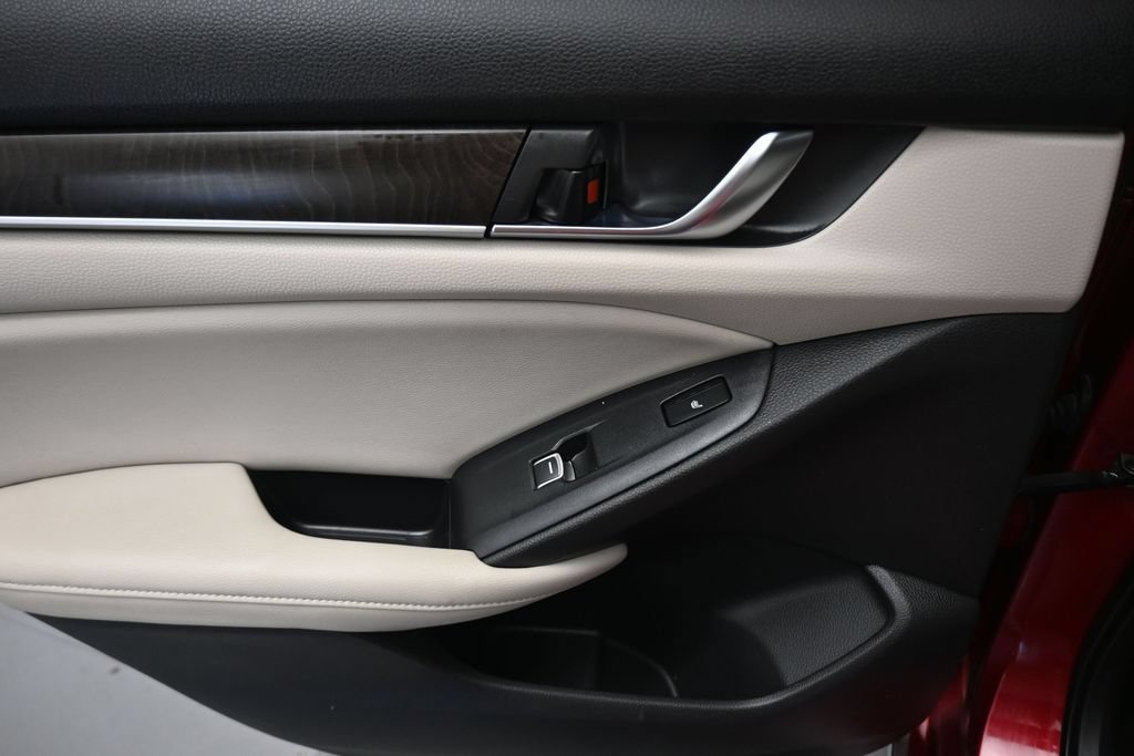 Used 2018 Honda Accord Touring image 34