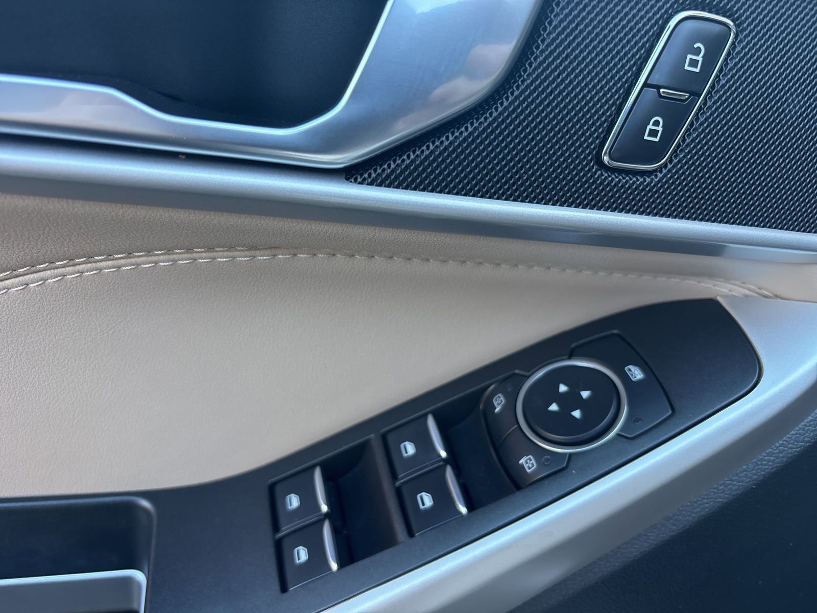 Certified 2023 Ford Explorer XLT w/ Equipment Group 202A AWD/4WD image 15