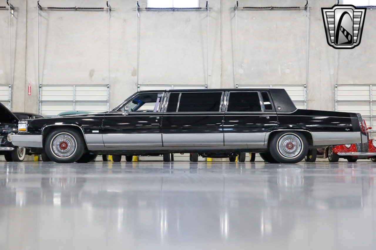 Used 1992 Cadillac Brougham image 3