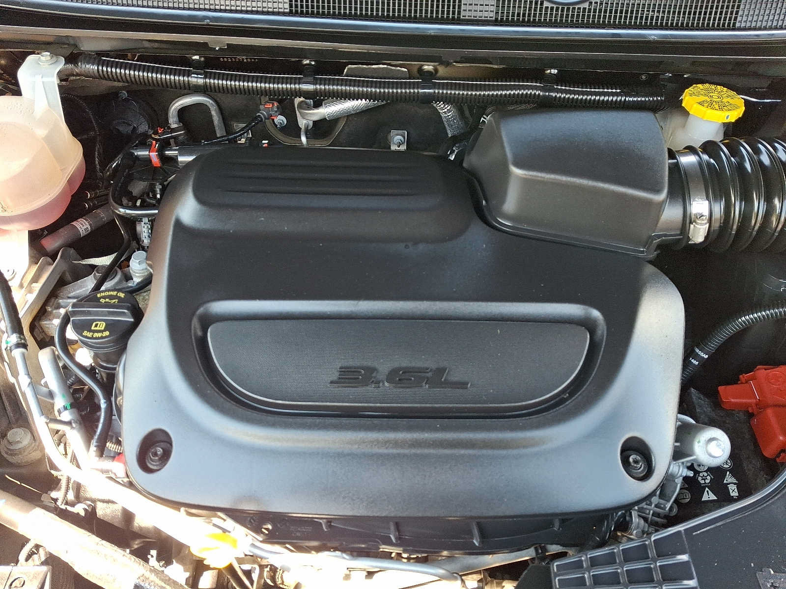Used 2025 Chrysler Pacifica Limited FWD image 28