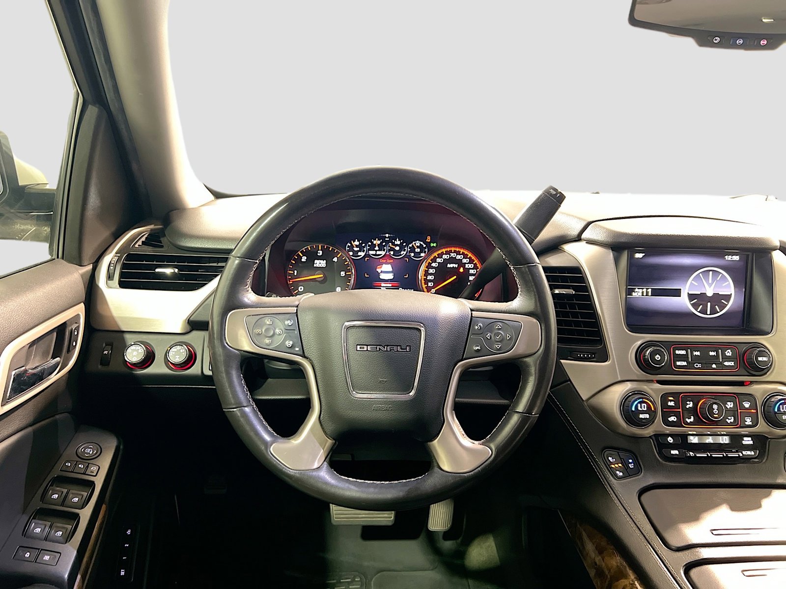 Used 2015 GMC Yukon XL Denali image 17