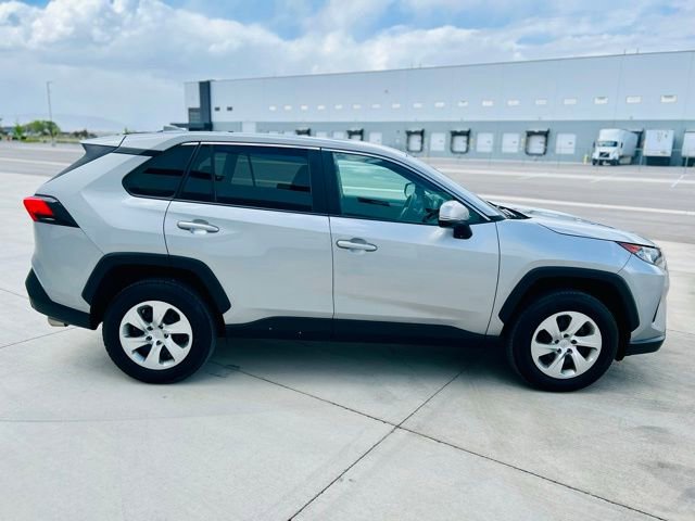 Used 2022 Toyota RAV4 LE image 6