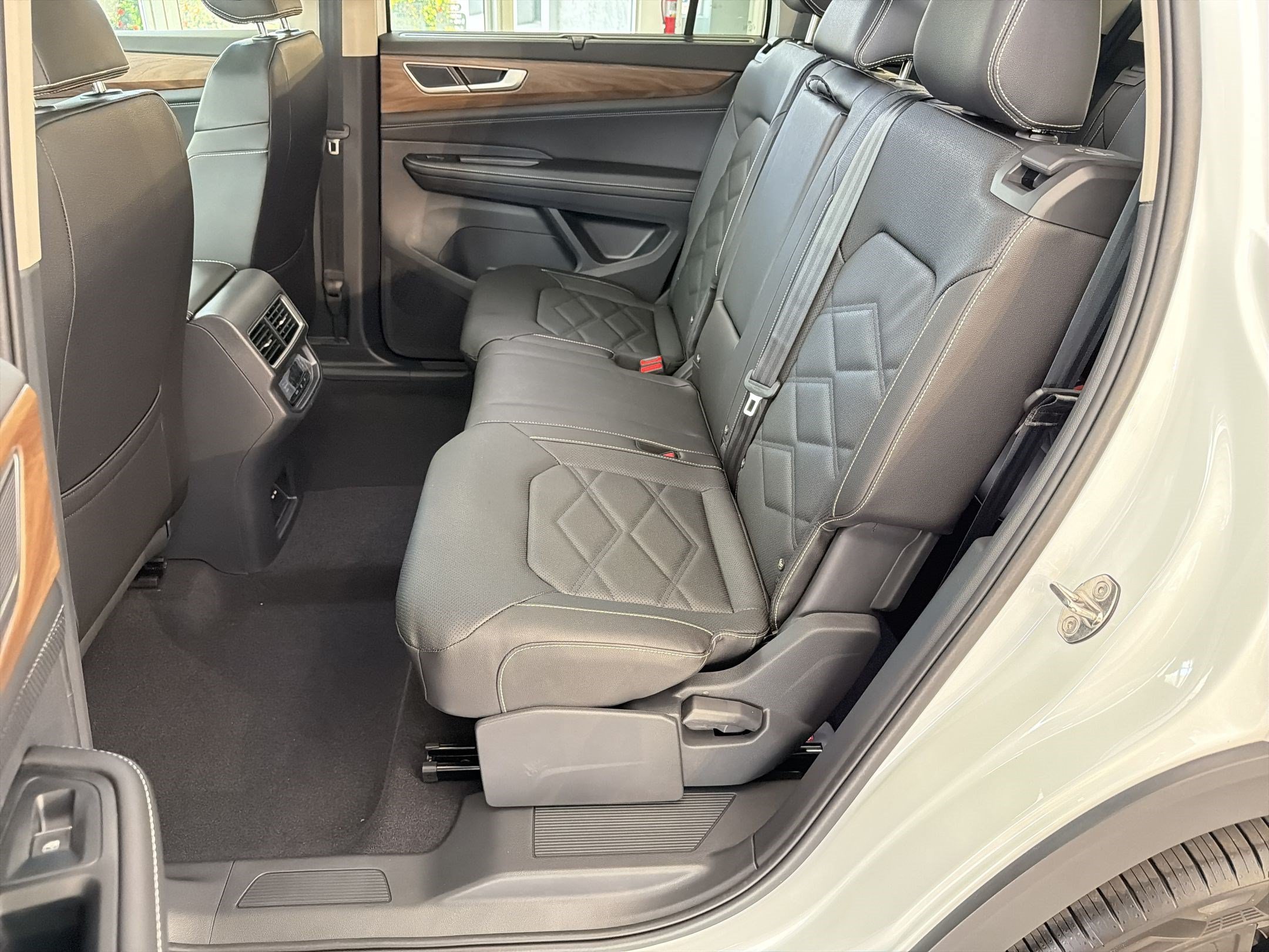 New 2026 Volkswagen Atlas SE FWD image 15