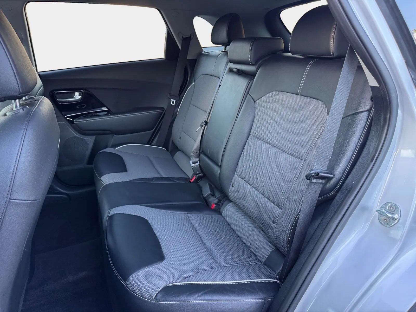 Used 2021 Kia Niro EX w/ Cold Weather Package FWD image 11