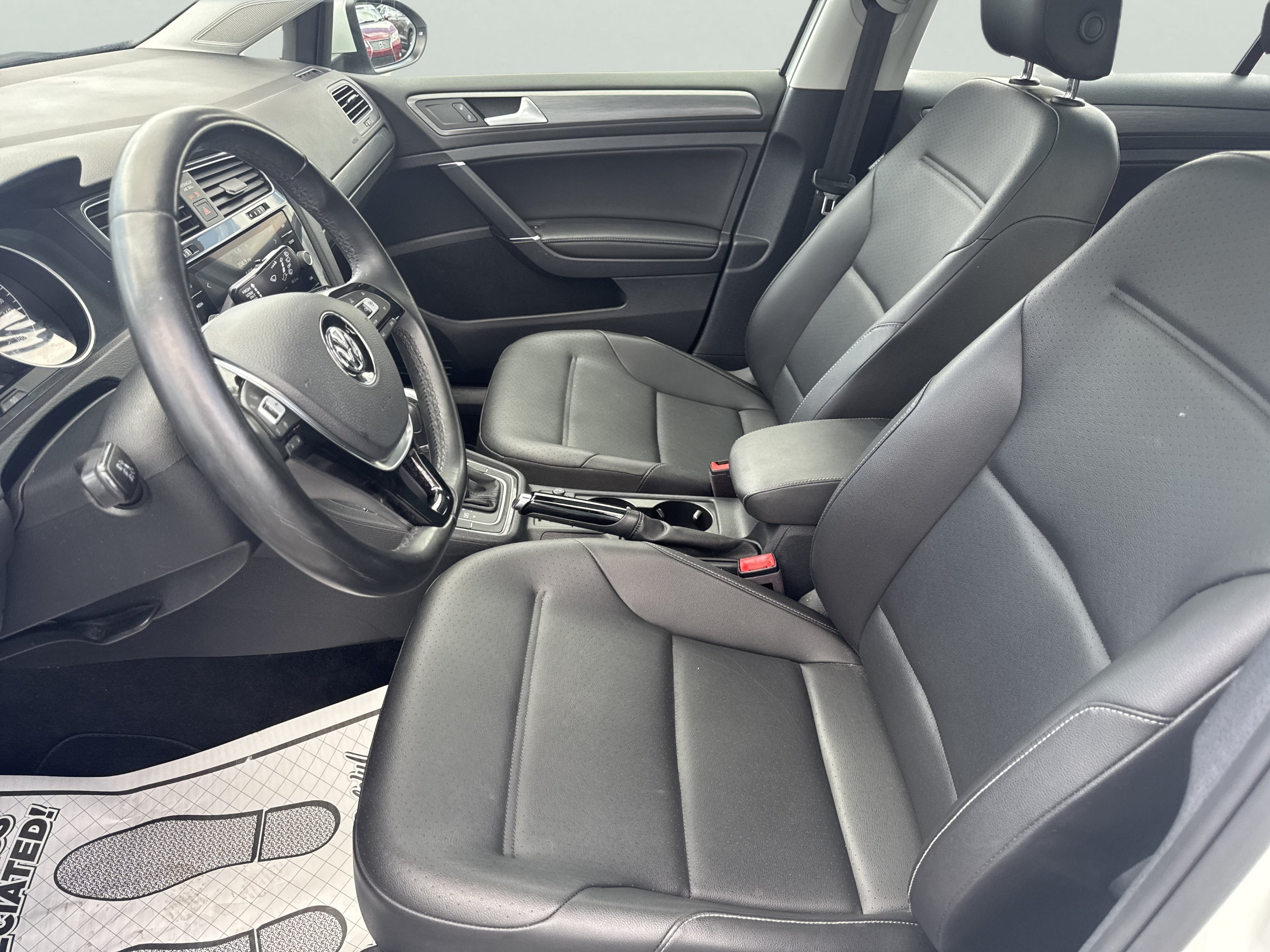 Used 2019 Volkswagen Golf SE FWD image 11