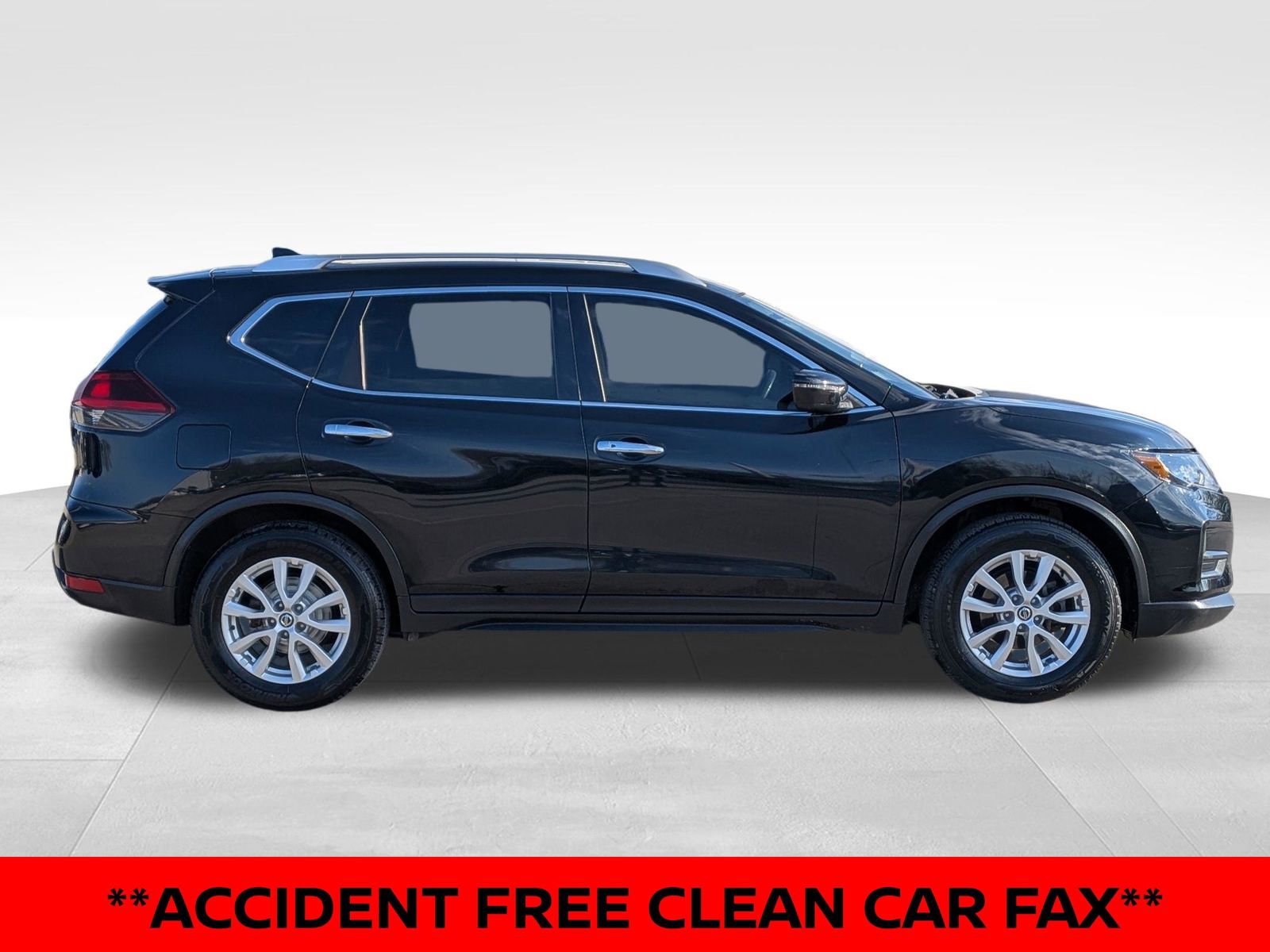 Certified 2018 Nissan Rogue SV image 5