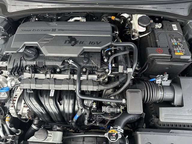 Certified 2025 Hyundai Elantra Sport image 40