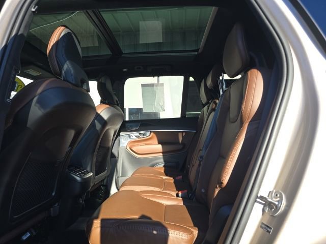 Certified 2025 Volvo XC90 B6 Ultra w/ Lounge Package image 23