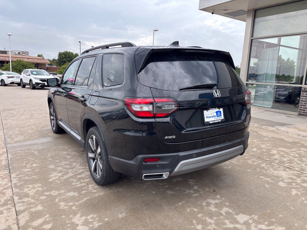 Certified 2025 Honda Pilot Touring image 7