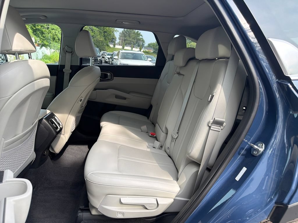 Used 2025 Kia Sorento S w/ Panoramic Sunroof Package FWD image 28