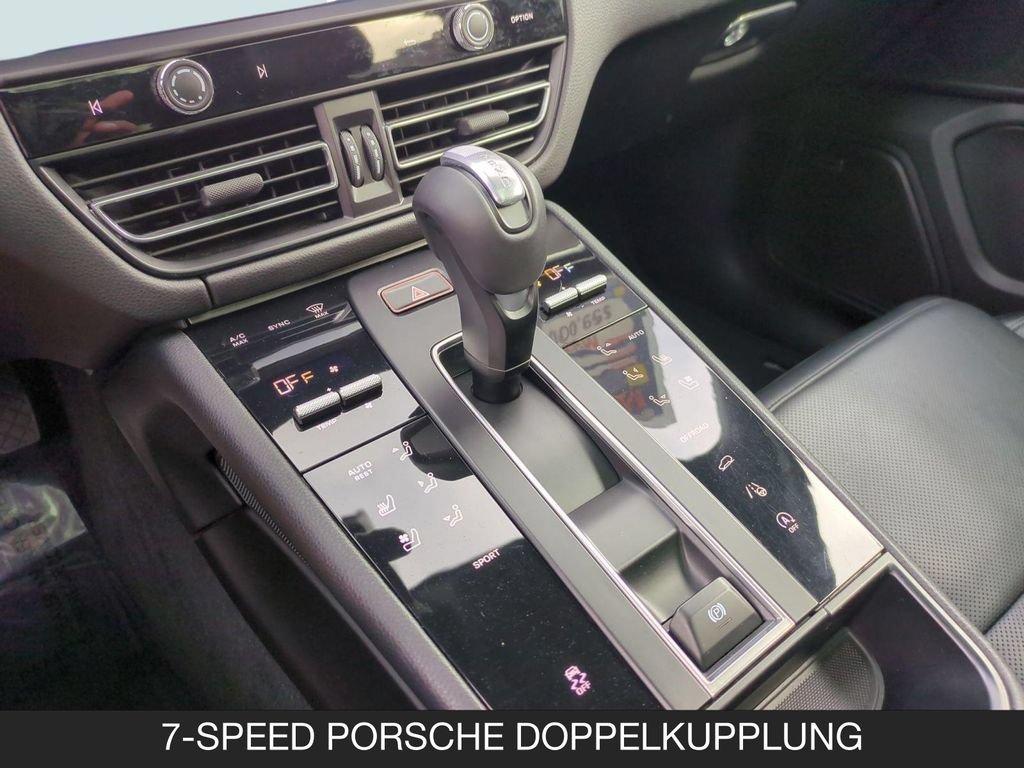 Used 2024 Porsche Macan AWD/4WD image 21