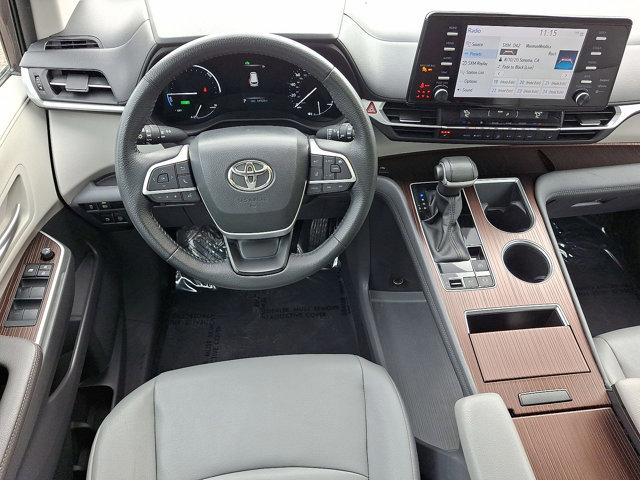 Used 2023 Toyota Sienna XLE image 22