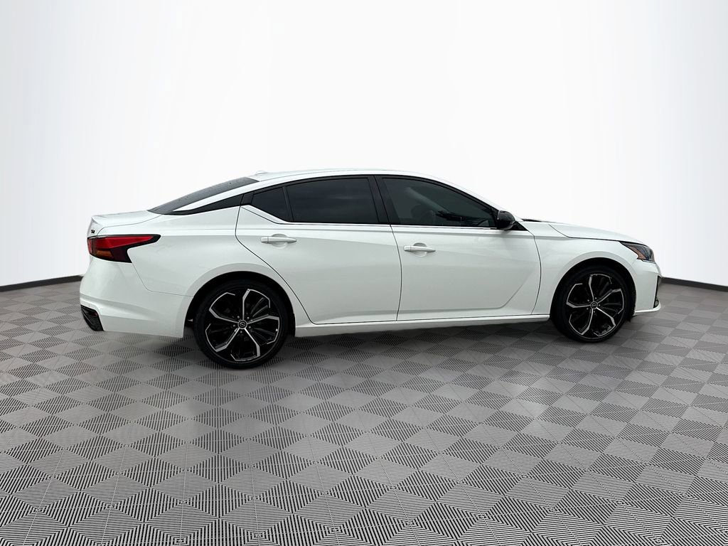 Used 2024 Nissan Altima 2.5 SR FWD image 5