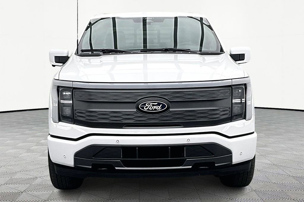 Used 2025 Ford F150 Lightning Lariat image 3