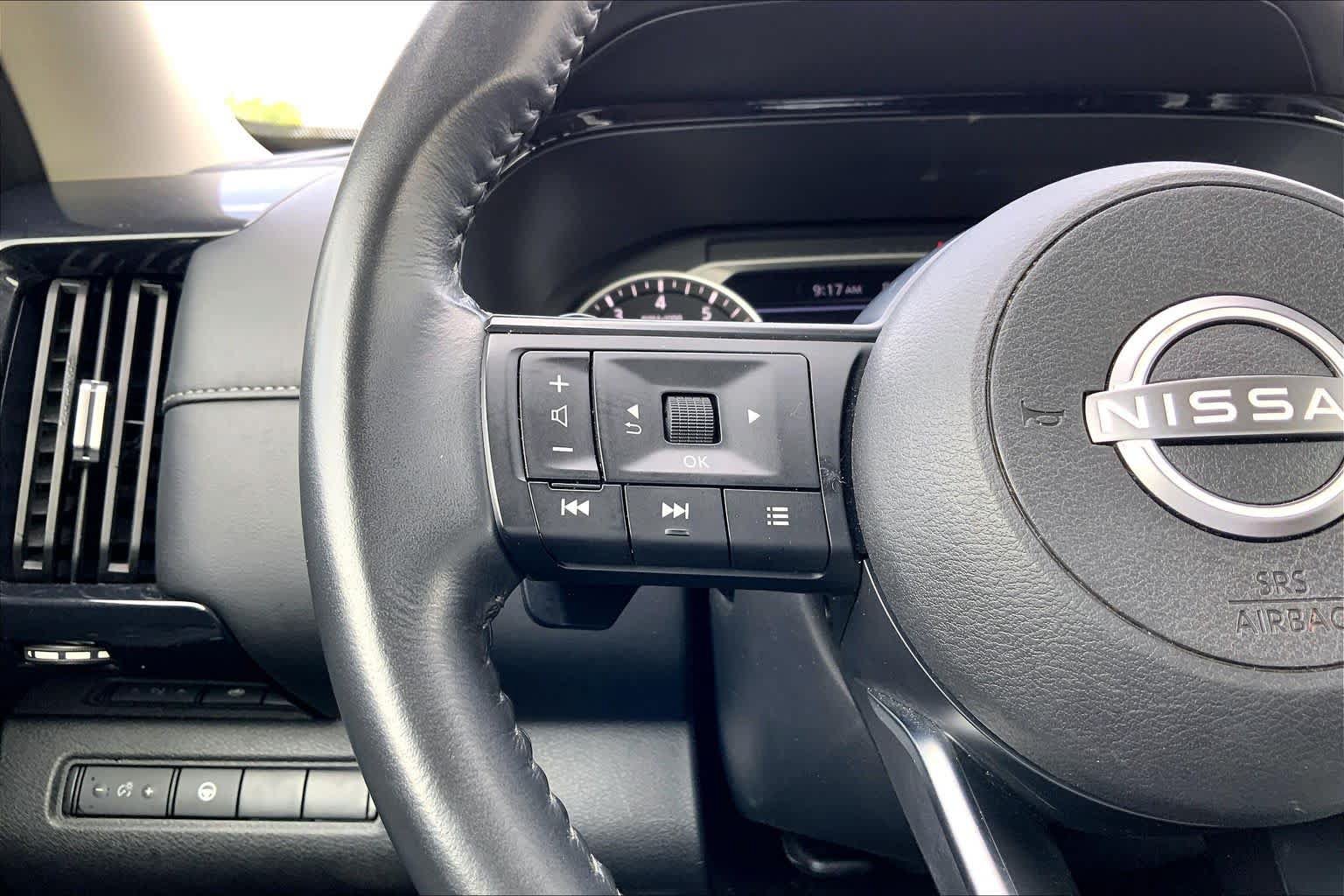 Used 2024 Nissan Pathfinder SV FWD image 23