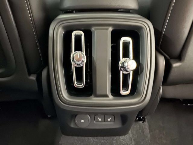 Used 2025 Volvo XC40 B5 Core AWD/4WD image 24