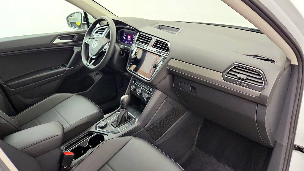 Used 2020 Volkswagen Tiguan SEL AWD/4WD image 24