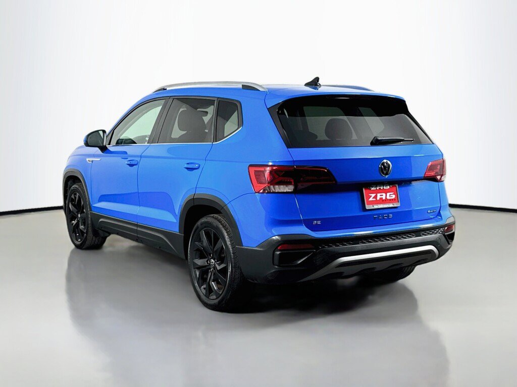 Used 2023 Volkswagen Taos SE w/ Panoramic Sunroof Package AWD/4WD image 3