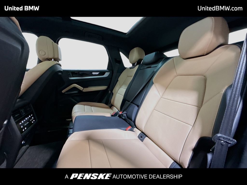 Used 2025 Porsche Cayenne AWD/4WD image 13