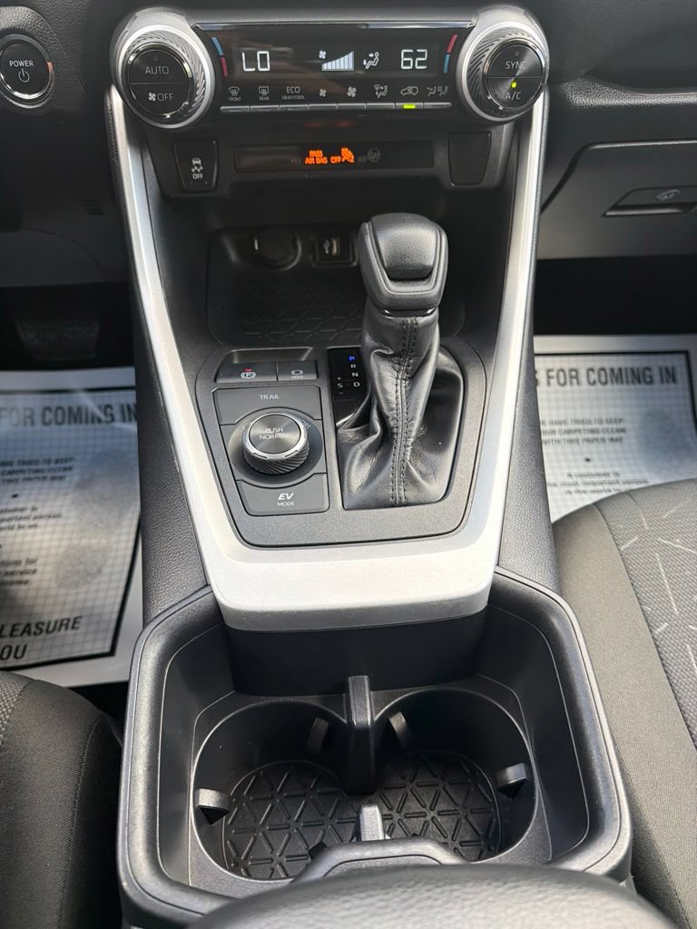 Used 2025 Toyota RAV4 XLE AWD/4WD image 33