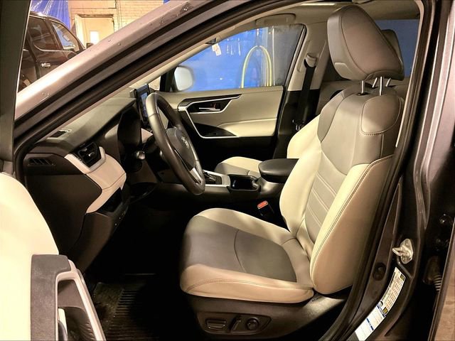 Used 2022 Toyota RAV4 XLE Premium image 21