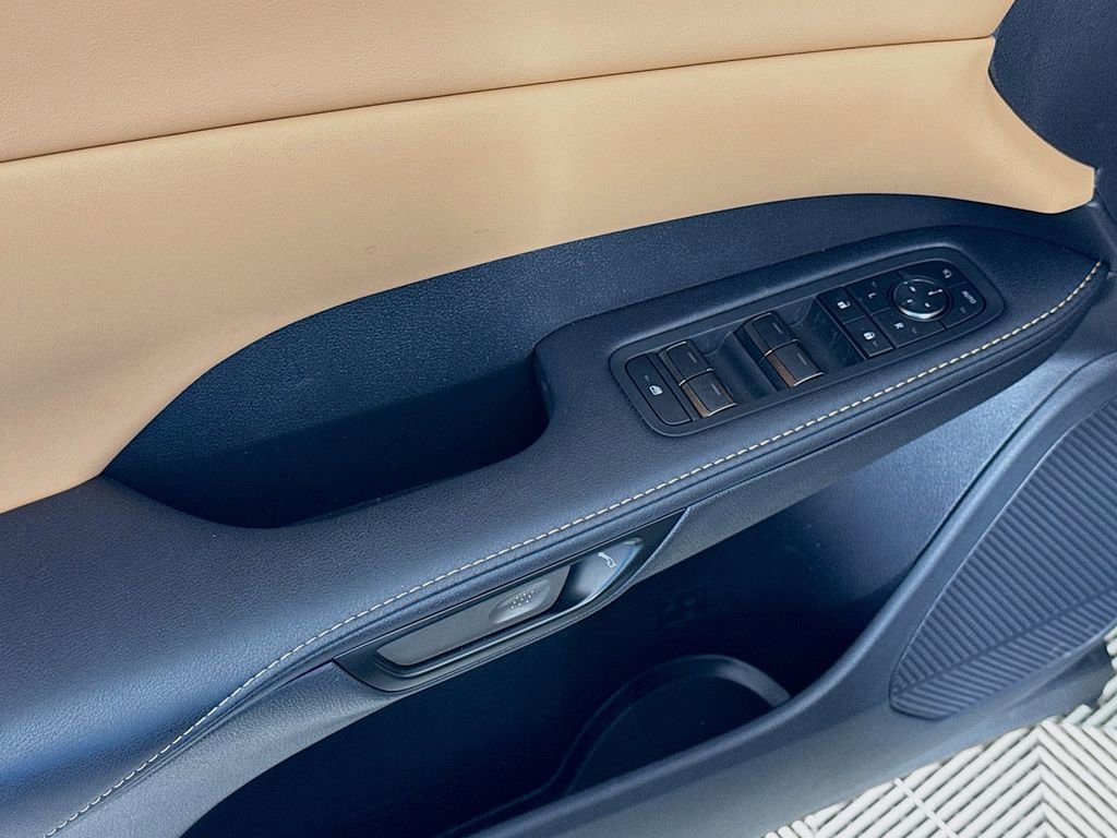 Used 2025 Lexus RX 350 Premium w/ Accessory Package (Z1) image 18