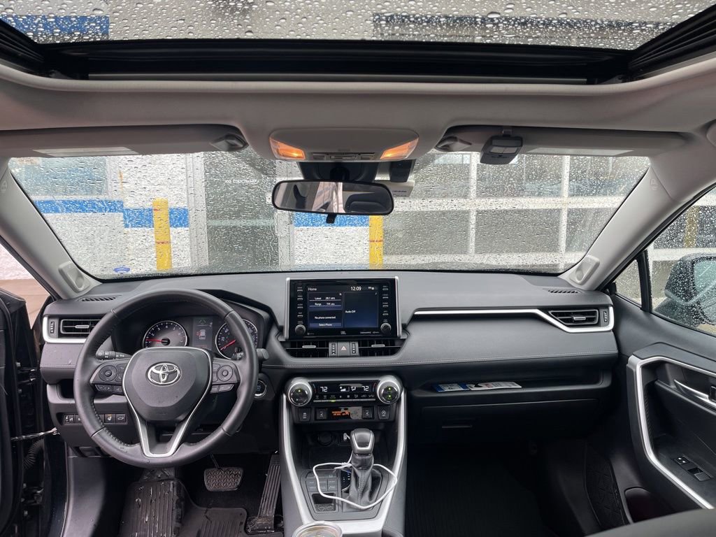 Used 2020 Toyota RAV4 XLE Premium image 13