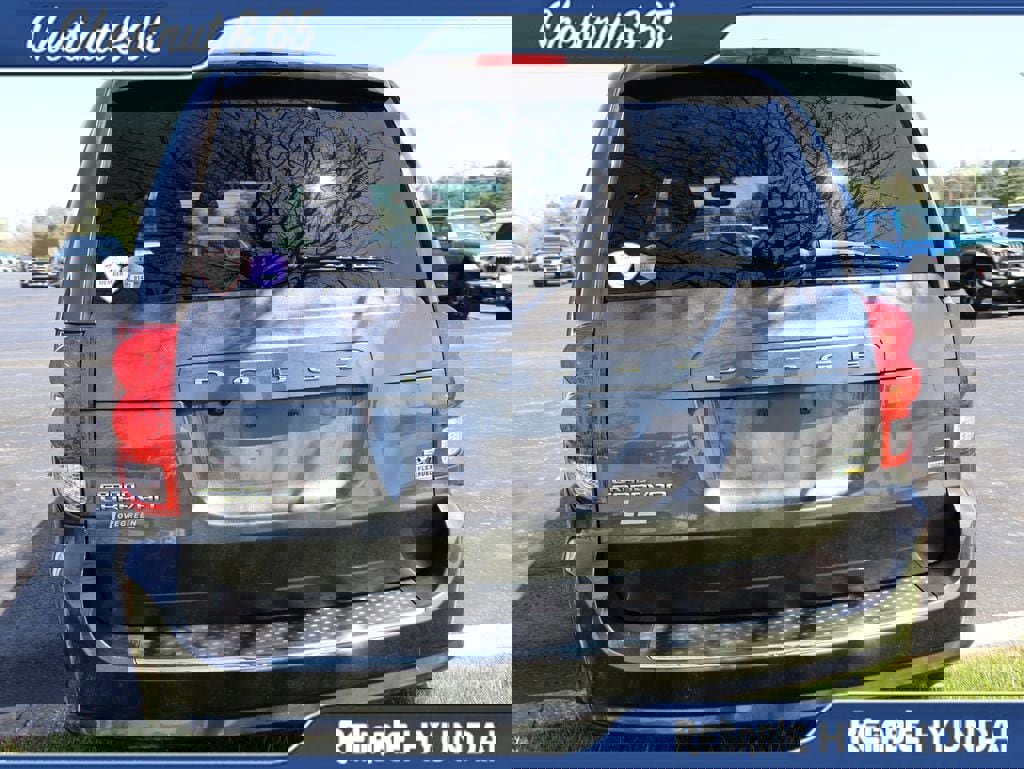 Used 2019 Dodge Grand Caravan SXT image 17