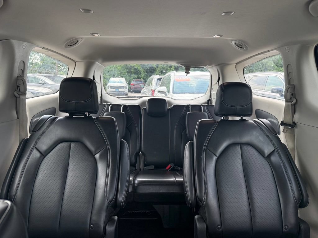 Used 2024 Chrysler Pacifica Touring-L FWD image 39