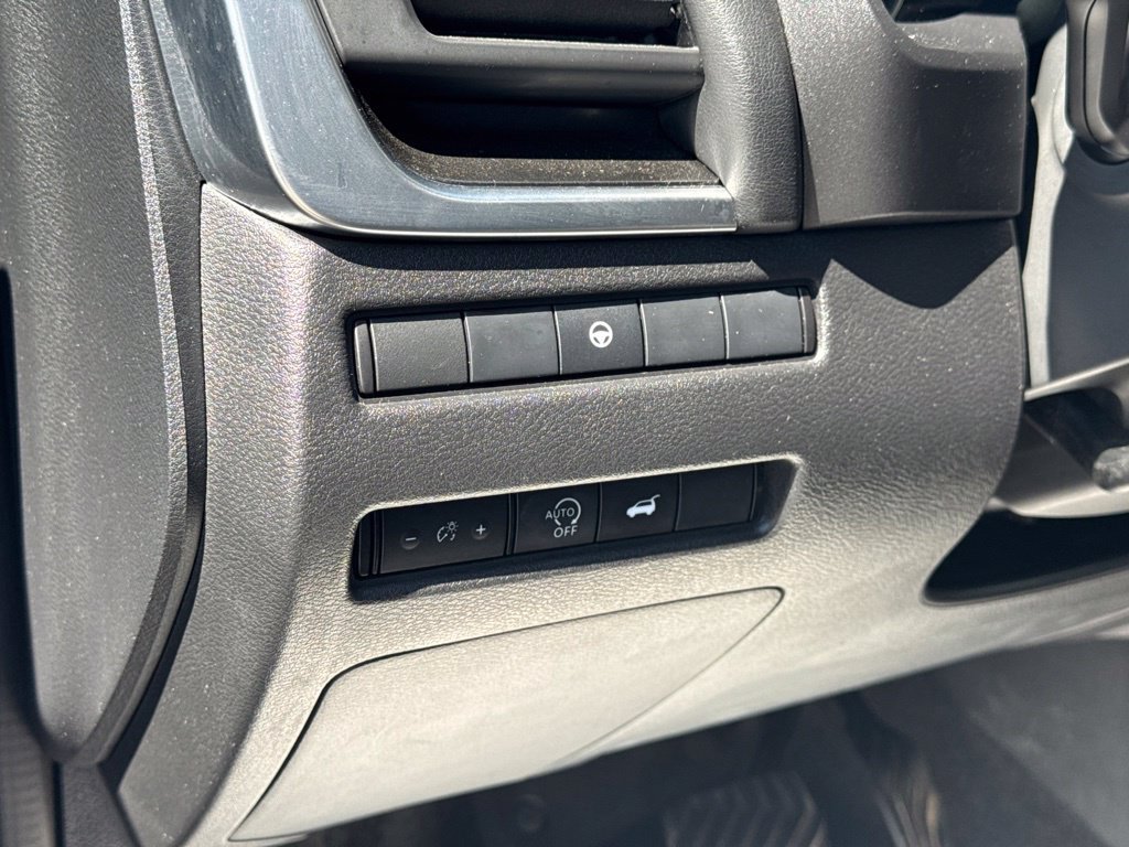 Used 2025 Nissan Rogue SV FWD image 39