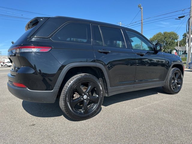 Used 2023 Jeep Grand Cherokee Limited w/ Black Appearance Package image 5