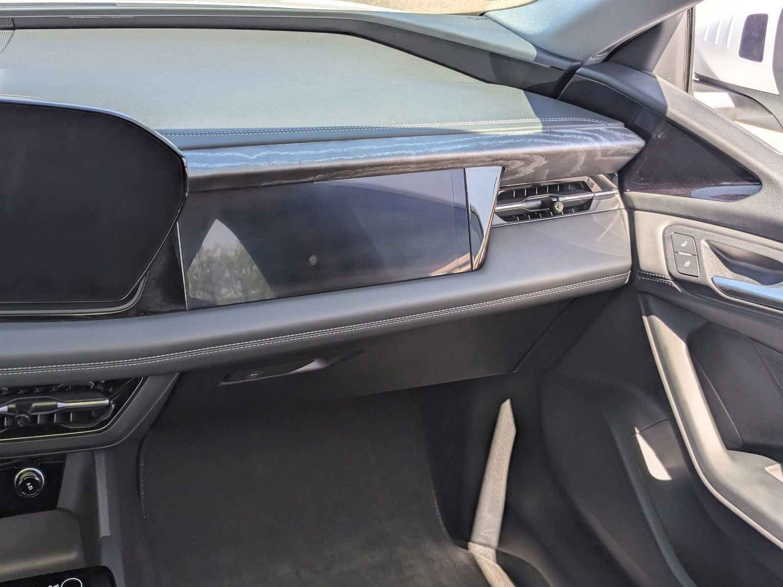 Used 2025 Audi A6 e-tron Prestige w/ Black Warm Weather Package image 18