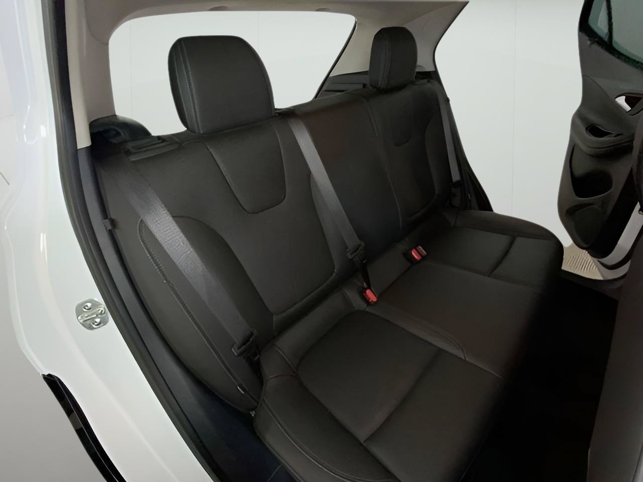 Certified 2024 Buick Encore GX Sport Touring AWD/4WD image 9