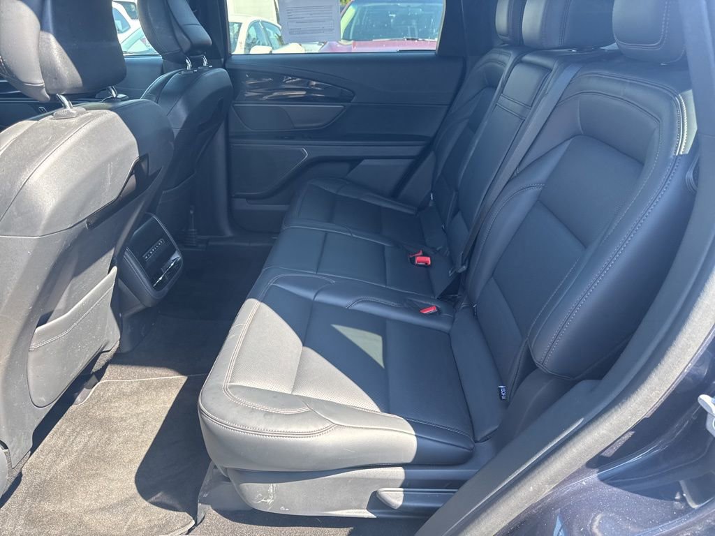 Used 2024 Lincoln Nautilus Premier w/ Jet Appearance Package image 34