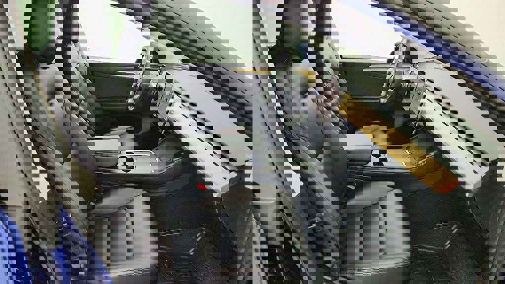 Used 2023 Tesla Model Y AWD image 29