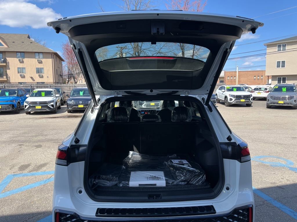 New 2026 Volkswagen Tiguan SE R-Line image 13