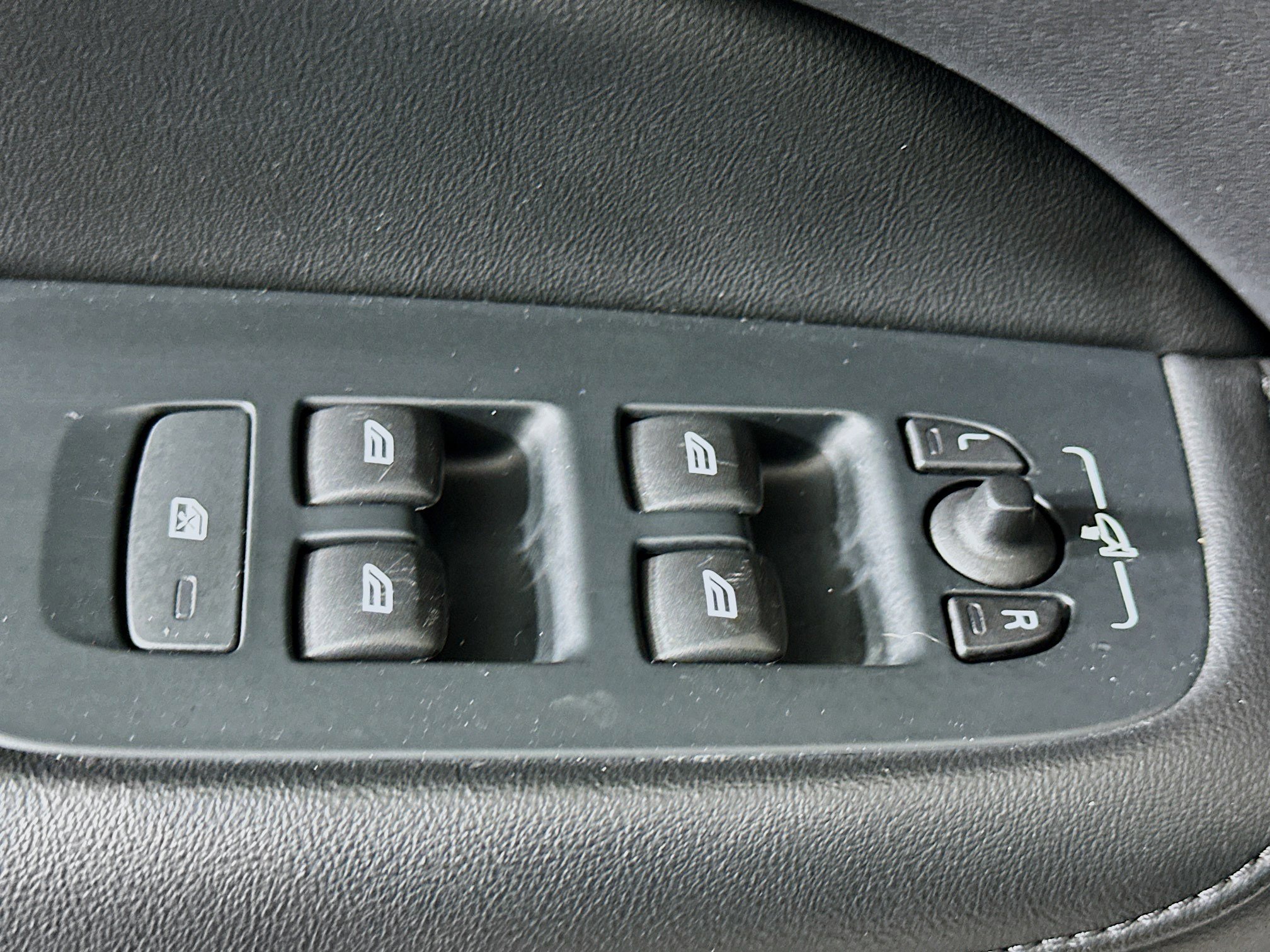 Used 2024 Volvo S60 B5 Core image 15