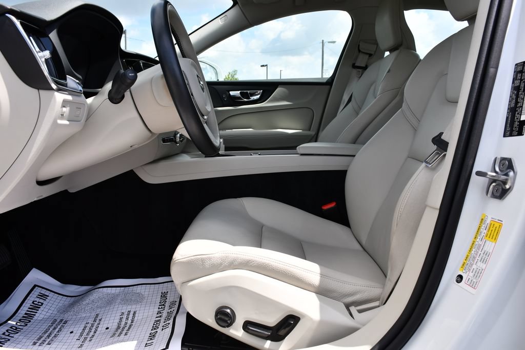 Used 2019 Volvo S60 T5 Momentum w/ Premium Package FWD image 18
