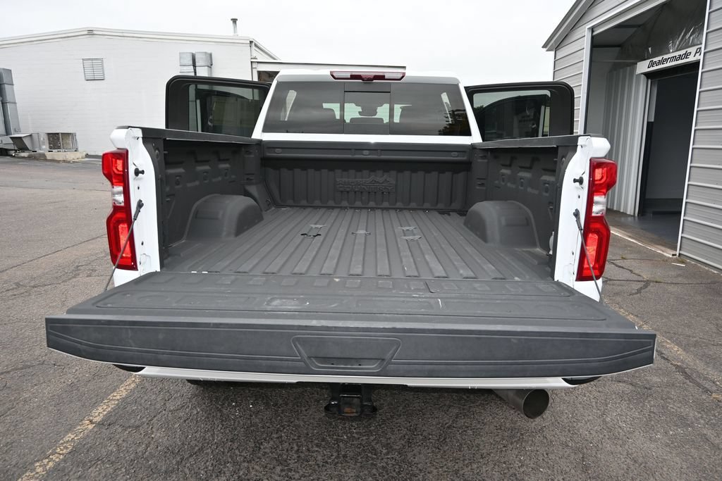 Used 2024 Chevrolet Silverado 2500 High Country w/ High Country Premium Package AWD/4WD image 2