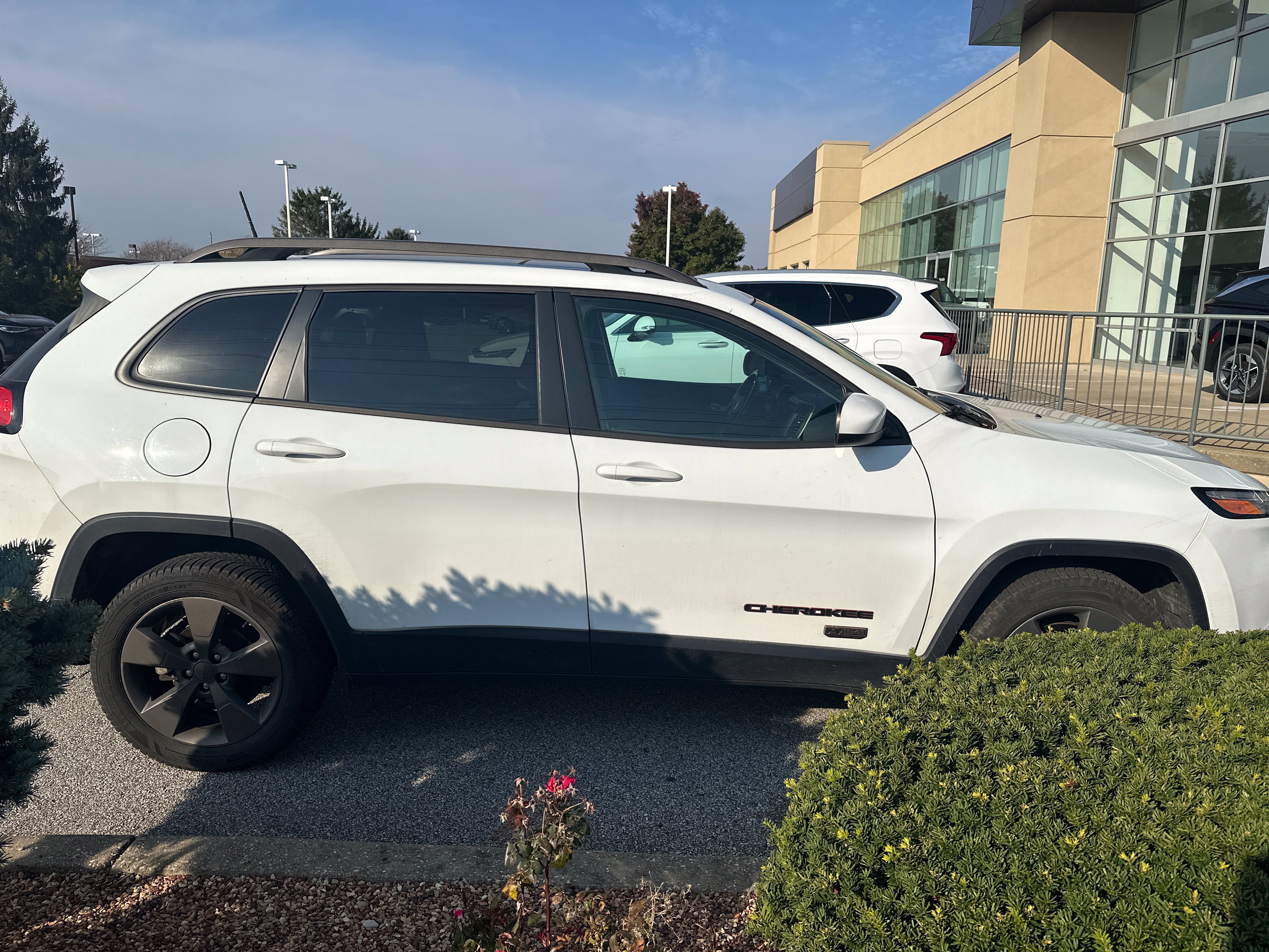 Used 2016 Jeep Cherokee 75th Anniversary FWD image 3