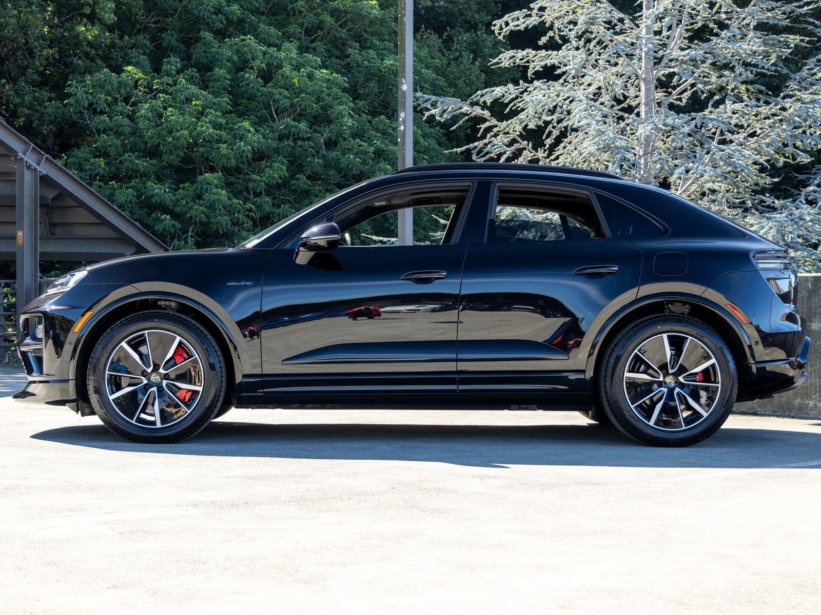 New 2026 Porsche Macan Turbo Electric image 2