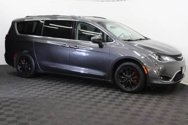 Used 2019 Chrysler Pacifica Touring-L FWD image 3